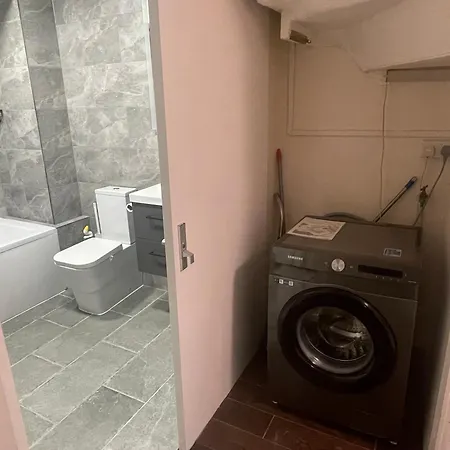Garden Apartment Near Heathrow Airport And Elizabeth Line Train Station Hayes  Exterior photo