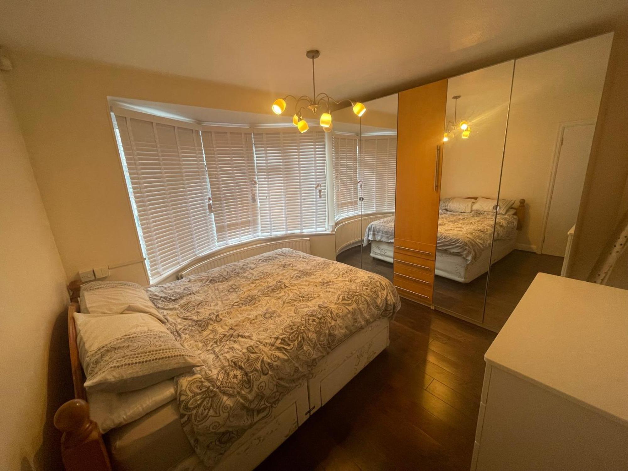 Garden Near Heathrow Airport And Elizabeth Line Train Station Apartment Hayes (Greater London)